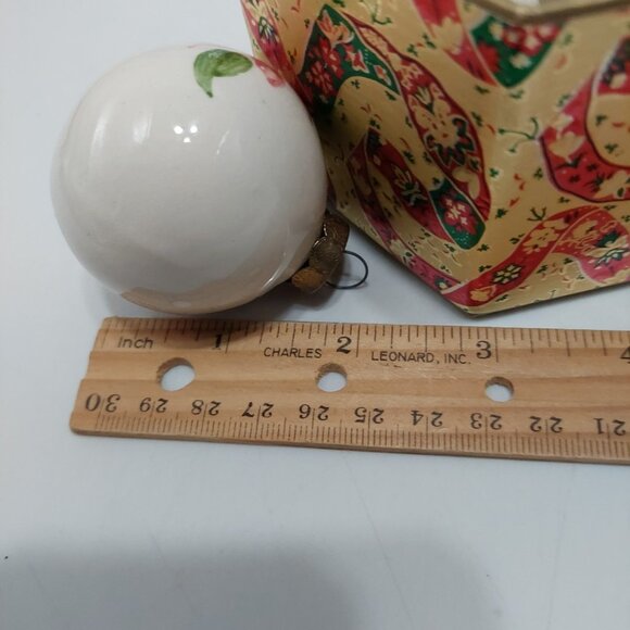 Ceramic Christmas Ornament Round 2" Santa & Floral Set Of 4 White 1991 - Picture 9 of 9